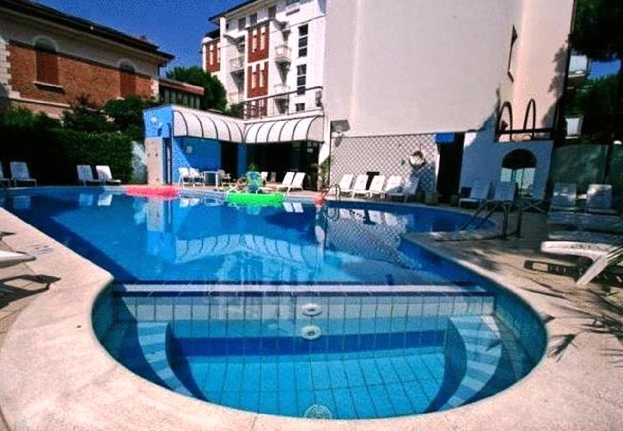 Residence Brown Rimini Extérieur photo